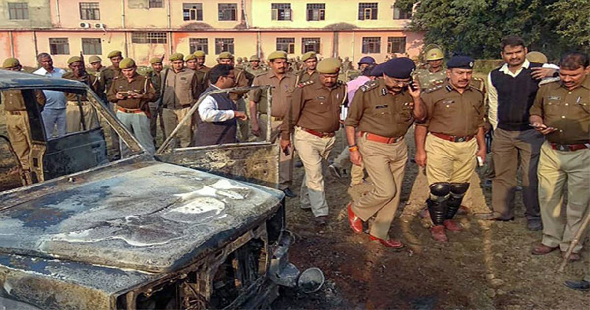 সমালোচনার জেরে 'গরু কাণ্ডে' নিহত পুলিশ কর্মীর বাড়িতে যোগী/The News বাংলা