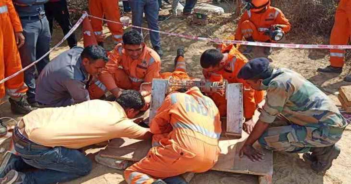 ৪৮ ঘণ্টা পর ৬০ ফুট গভীর গর্ত থেকে শিশুকে উদ্ধার করে কামাল ভারতীয় সেনার/The News বাংলা